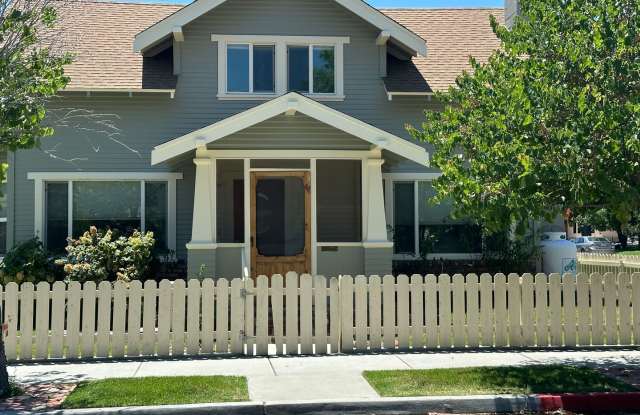 Great Four Bedroom Down Town Home - 486 Grove Street, Bishop, CA 93514