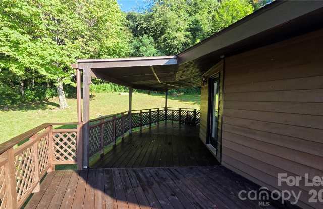 281 Bearwallow Trail Gallery 4