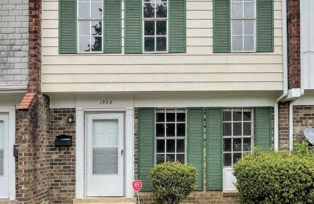 Charming 3 bedroom 1.5 bath townhome in Highland Springs! photos photos