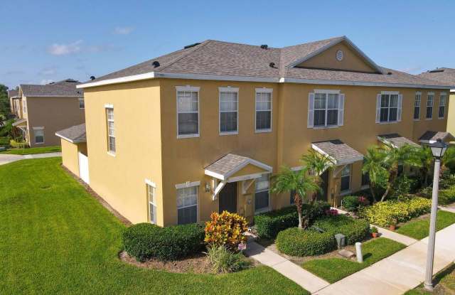 2 Bedroom And 2.5 Bath Townhouse In Daniels Landing - 13306 Daniels Landing Circle, Winter Garden, FL 34787