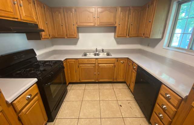 1201 Lafayette - 8 Bed/3 Bath House Near WMU Campus Gallery 3