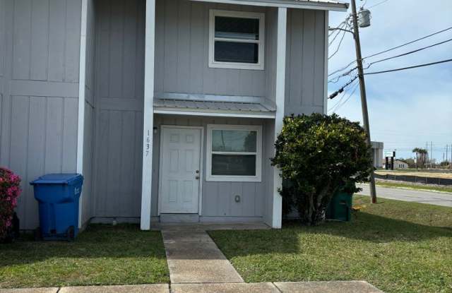 1637 N James Ave - 1637 North James Avenue, Cedar Grove, FL 32405