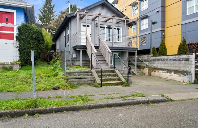 Three Bedroom Fremont Home with a Private Lower Level Suite, Fenced Yard and Driveway Parking Gallery 4