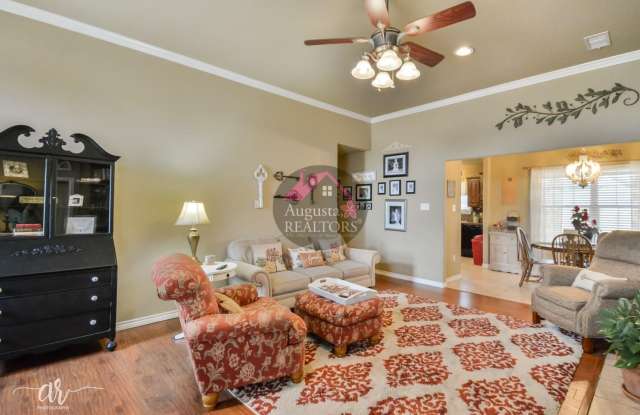 Gorgeous 3 bedroom home! Gallery 3