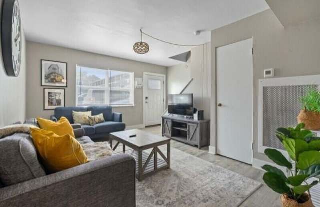 464 E Norwich Avenue unit: 464 D photos photos