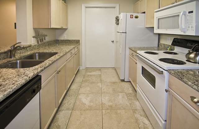 2424 Selwyn ave - D Gallery 2