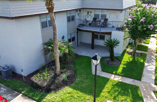 Well appointed 2/2  1st floor condo in beautiful Winter Garden. Available Now! Gallery 1