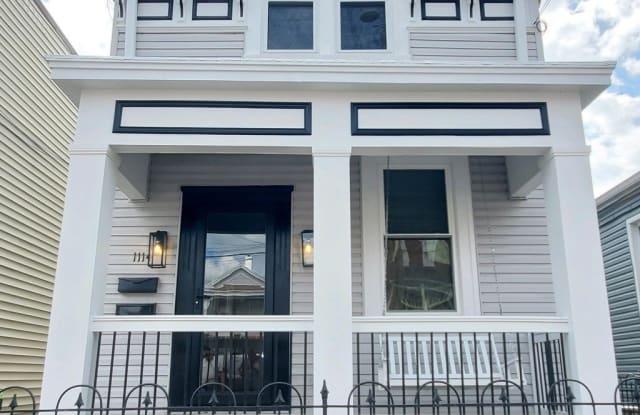 1114 Columbia Street - 2 photos photos