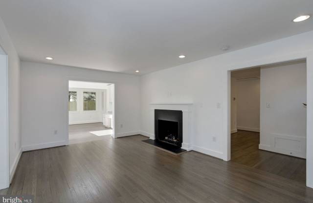 4436 48TH STREET NW Gallery 4