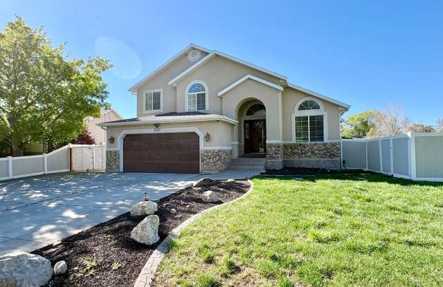 Spacious Living + RV Parking! 3-Bedroom Home with Yard & Garage photos photos