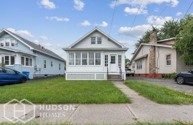 4 Holmes Court - 4 Holmes Court, Albany, NY 12209