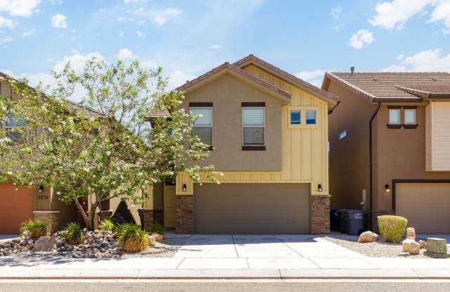 4 bed | 2 1/2 bath | 2 car garage in Desert Canyon with washer/dryer/fridge photos photos