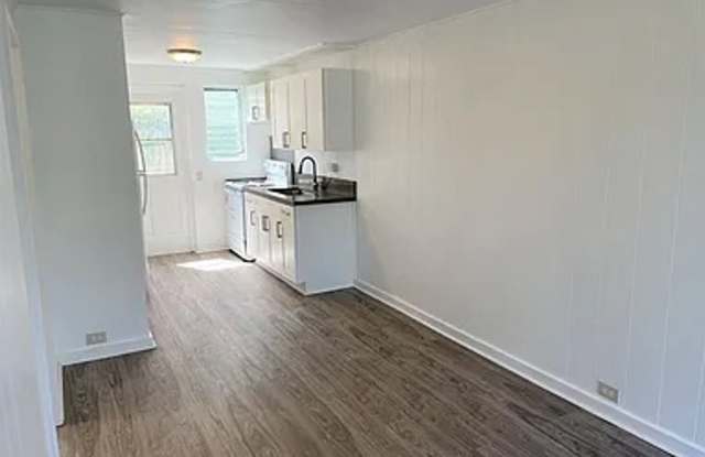 AVAILABLE NOW: 2 bed, 1 bath unit in Kailua - 617 Wailepo Street, Honolulu County, HI 96734