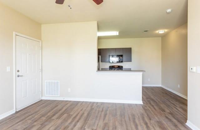 Independence Place West Fayetteville Apartments Gallery 4
