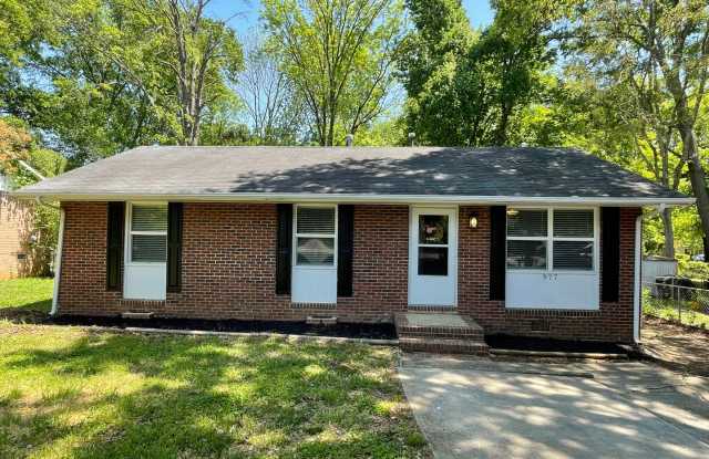 Beautiful 3BR/2BA home with massive fenced in back yard! photos photos