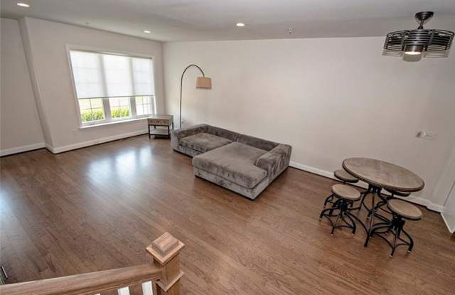 1424 Hastings Crescent Gallery 4