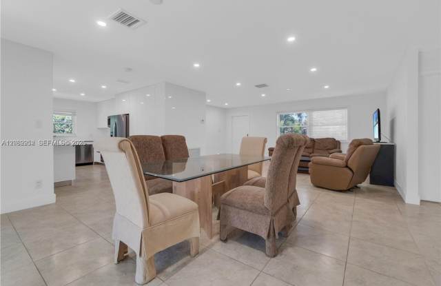 806 NE 4th Street ., Hallandale Beach, FL 33009 - 3521 Gallery 4