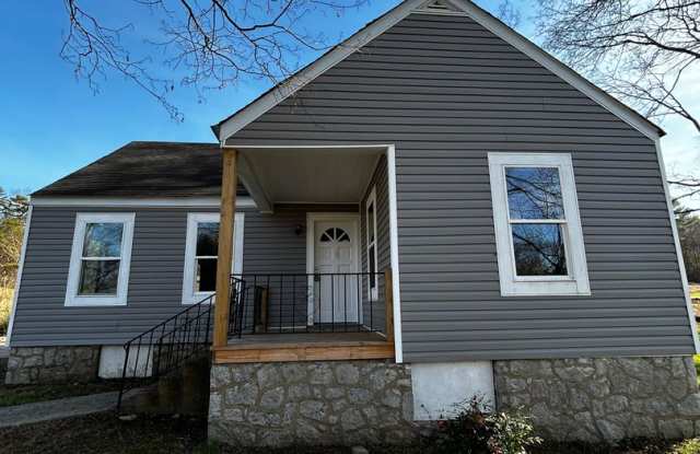 charming 3-bedroom, 2-bathroom haven nestled in the heart of Ringgold, GA photos photos