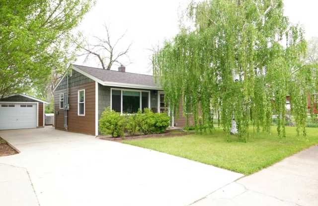 2 BEDROOM | 1 BATH | WEST SIDE HOME | SINGLE CAR GARAGE photos photos