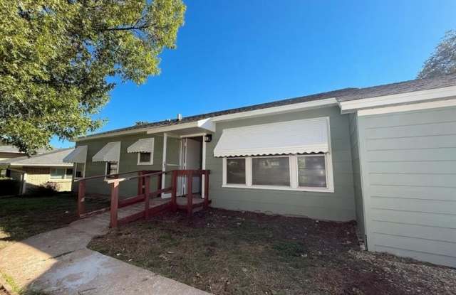 1512 W Day Street - 1512 West Day Street, Denison, TX 75020