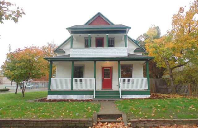 Large 4 Bed House with Fenced Yard photos photos