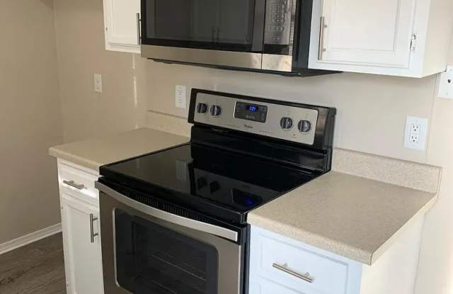 Cozy 2 Bedroom Duplex in the Heart of Broken Arrow Gallery 4
