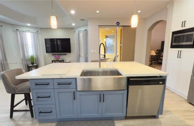 1247 NW 165th Ave photos photos