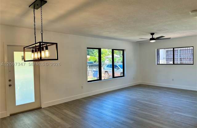 1150 NW 116th Ter Gallery 4