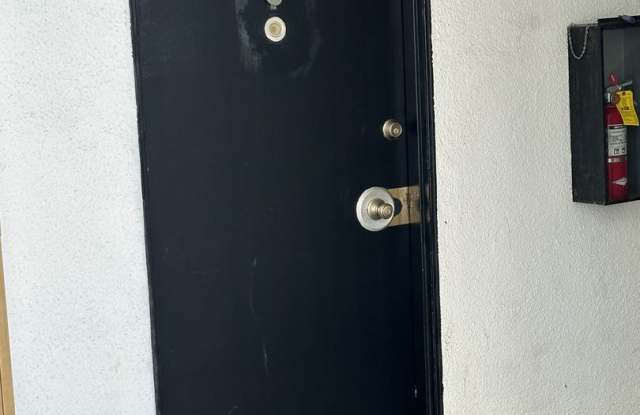 10805 Camarillo Street Gallery 3