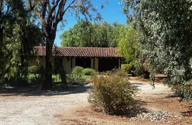 Charming Hacienda-Style Cottage in Private Setting Gallery 1