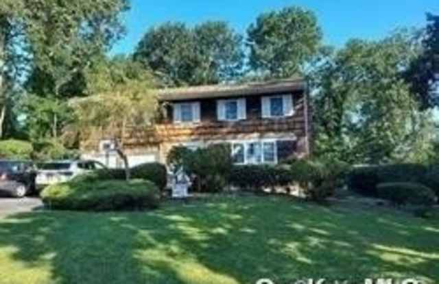 15 Mountain Laurel Lane - 15 Mountain Laurel Lane, Kings Park, NY 11754