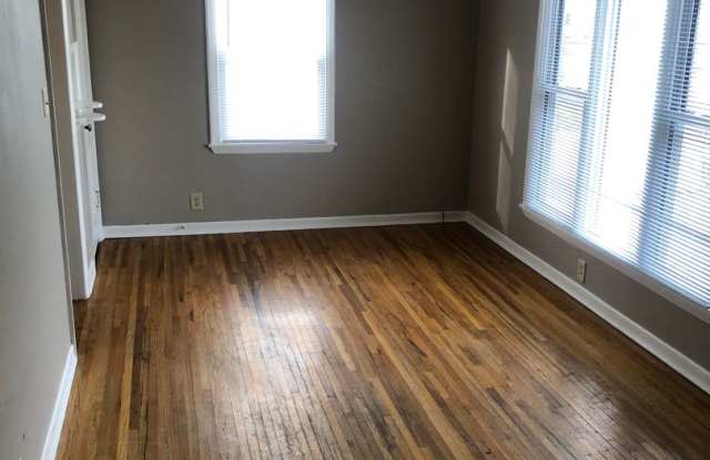 2 Bed/1 Bath House for rent! SHOWINGS STARTING 7/27/26! photos photos