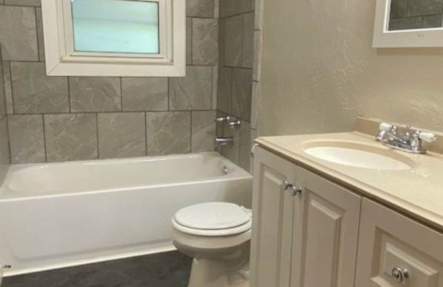 Three Bedroom 1.5 Bath Home with Drive Under Garage! Gallery 3