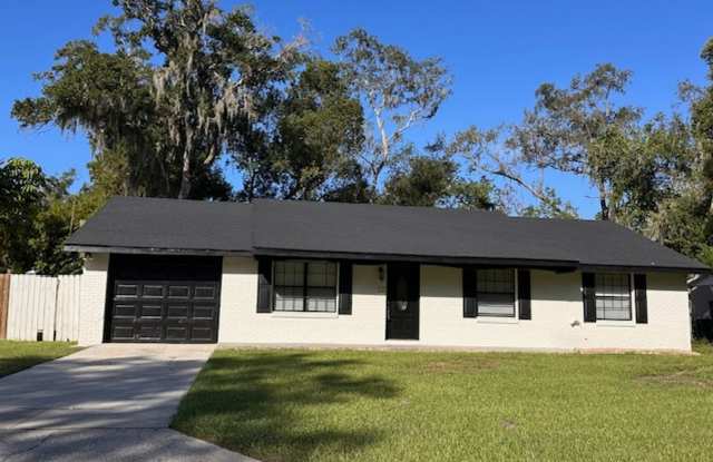 NEAR DOWNTOWN MOUNT DORA photos photos