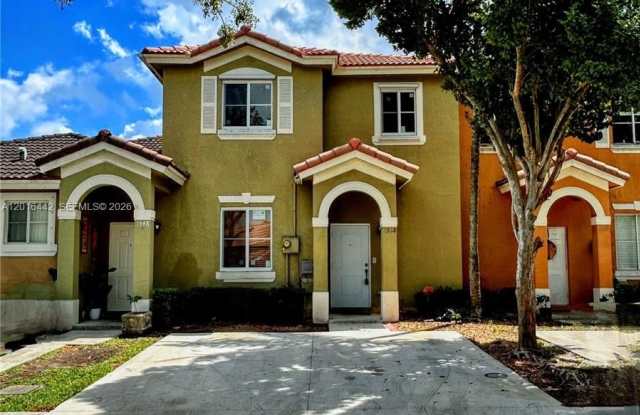 1552 SW 2nd St photos photos