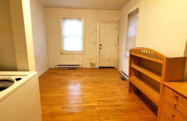 807 HOLLINS STREET Gallery 3