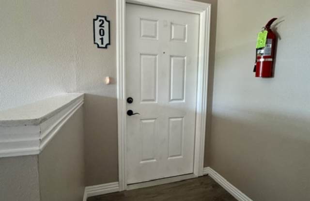 303 N 13th Pl #202 Gallery 4