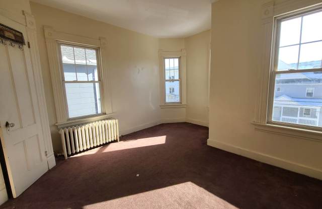 236 Hillside St, 3 Gallery 4
