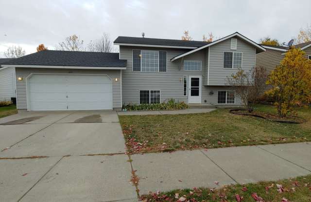 Large 3/2 in the Singing Hills Neighborhood of Post Falls photos photos