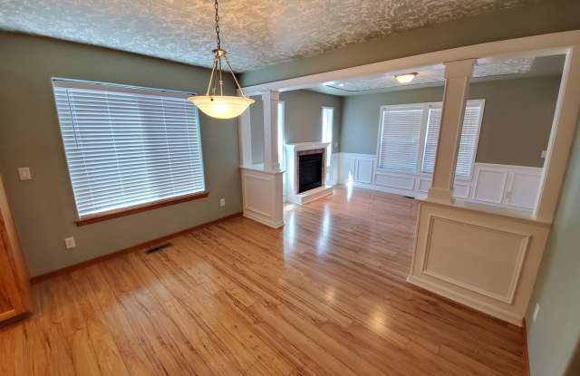 Pet Friendly 3 Bed / 2.5 Bath Home Near I-5 Gallery 4