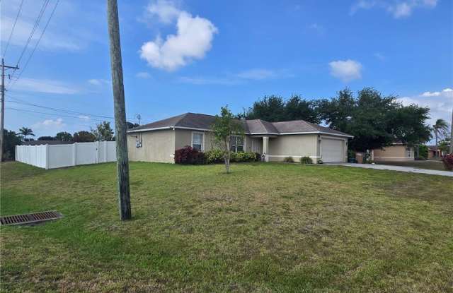 402 Gleason Parkway - 402 Gleason Parkway, Cape Coral, FL 33914 402 Gleason Parkway - 402 Gleason Parkway, Cape Coral, FL 33914