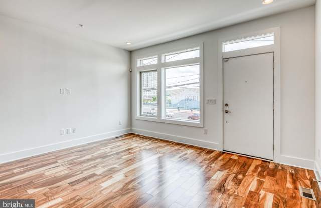 740 S COLUMBUS Boulevard Gallery 3
