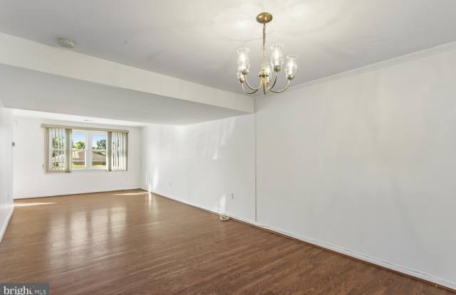 1397 POTOMAC HEIGHTS Drive Gallery 4
