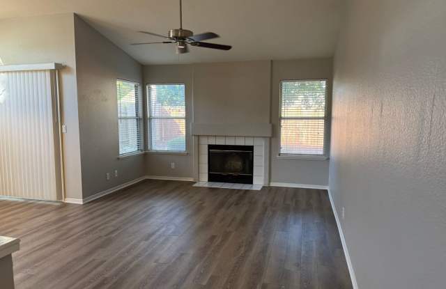 Antelope home with 3 car garage and gardener included Gallery 4