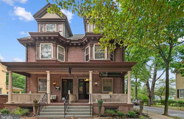 239 KINGS Highway E unit: B photos photos