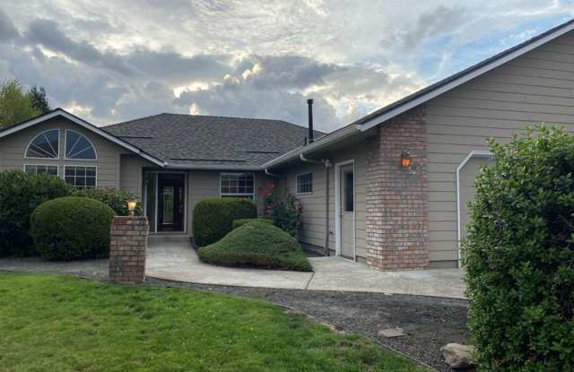 Beautiful House in N Keizer - 7153 Lawnridge Street Northeast, Keizer, OR 97303