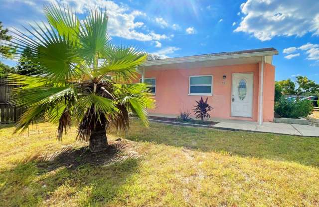 2BED/1BATH Duplex COMING SOON! photos photos