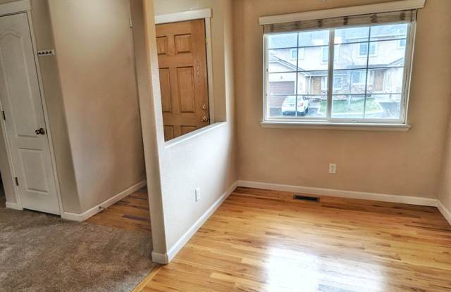 Large Townhome Gallery 3