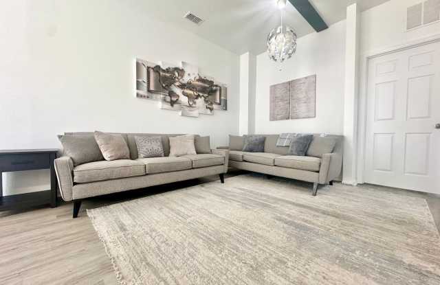 Exceptional end-unit 4Bedrooms / 3.5Bath townhome minutes from Disney Parks! Gallery 4