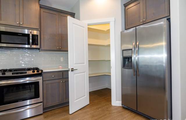 Pre- Leasing Large 3 Bedroom Home- With Garage Gallery 4